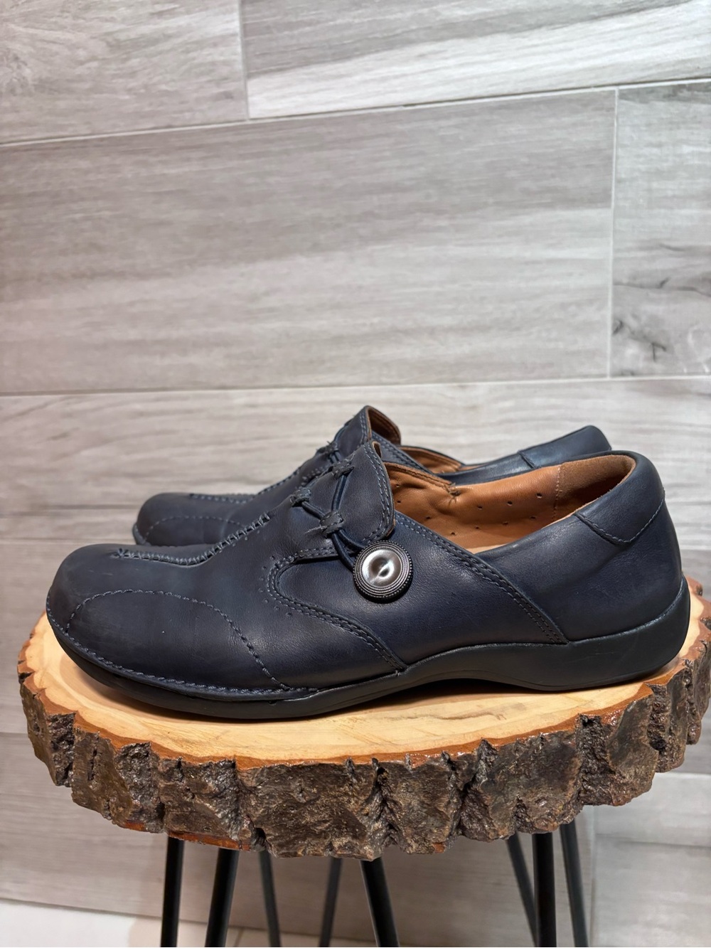 Clarks Un Loop Unstructured Leather slip on Shoes - blue - Size 8